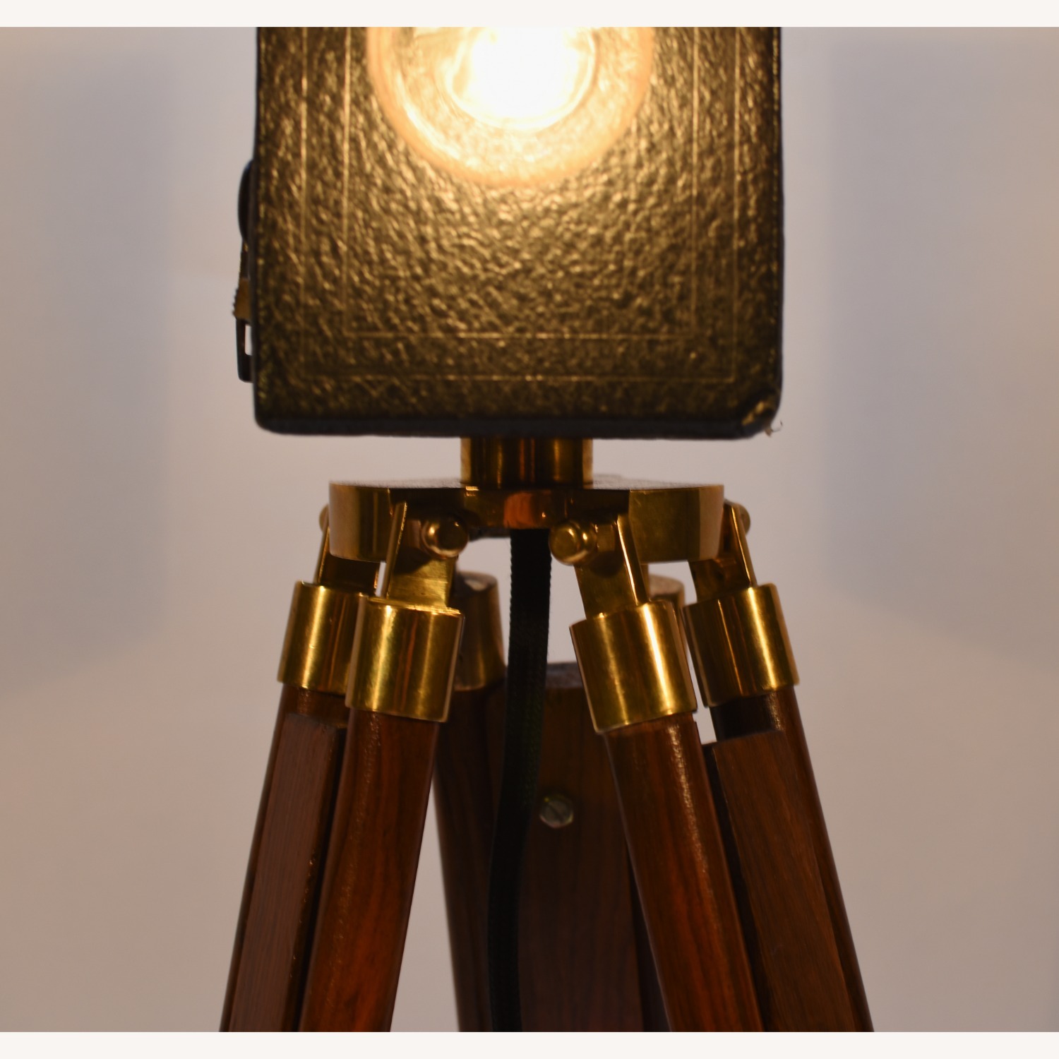 Vintage-Style Camera Lamp on Wooden Tripod - image-9