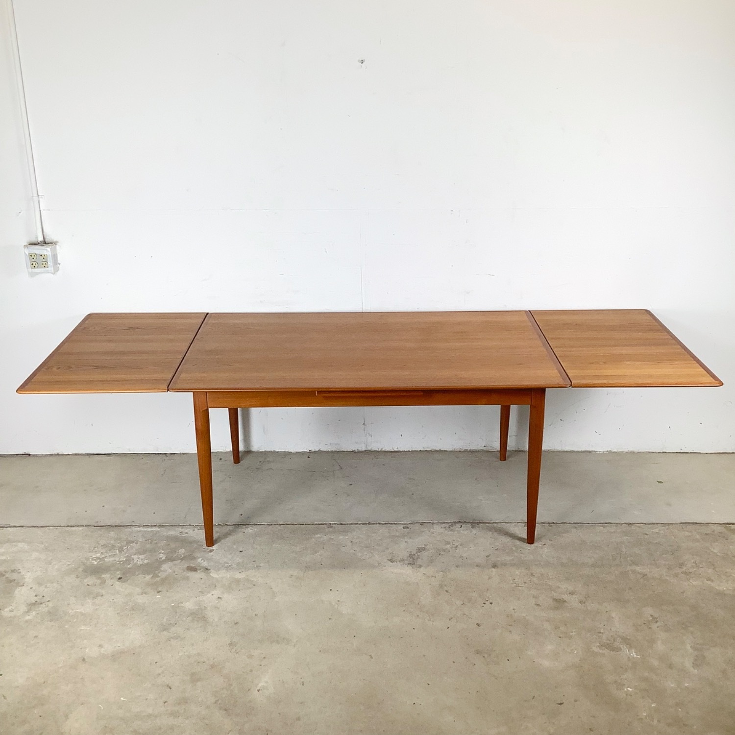 Scandinavian Modern Teak Dining Table- Moreddi - image-20