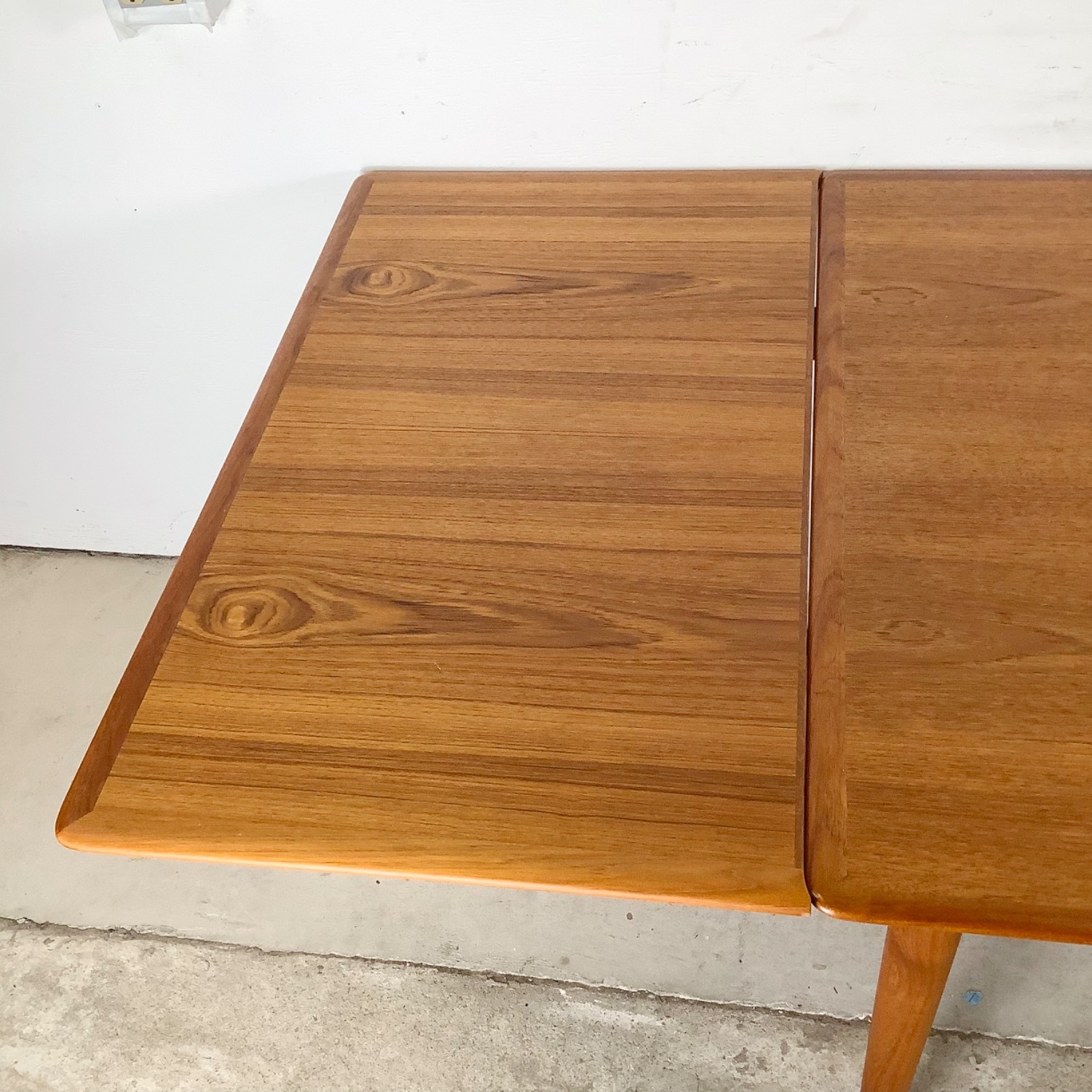 Scandinavian Modern Teak Dining Table- Moreddi - image-16