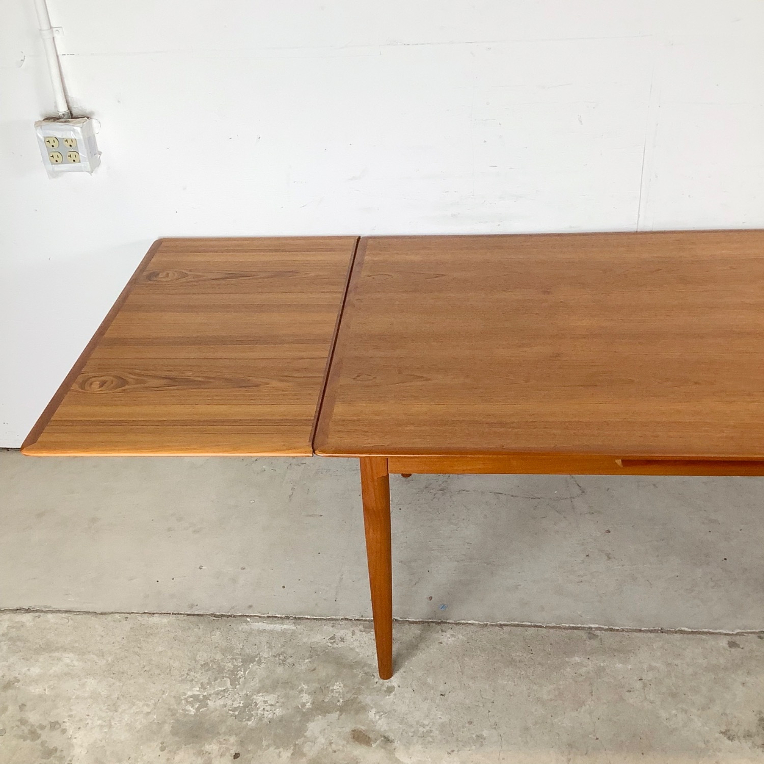 Scandinavian Modern Teak Dining Table- Moreddi - image-21