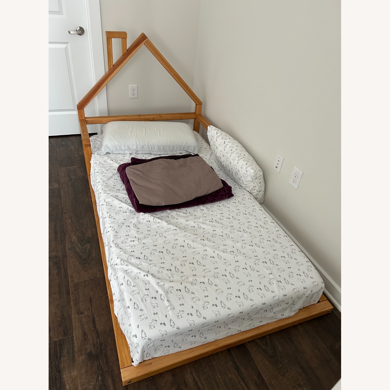 Light Brown Wood Twin Bed - image-4