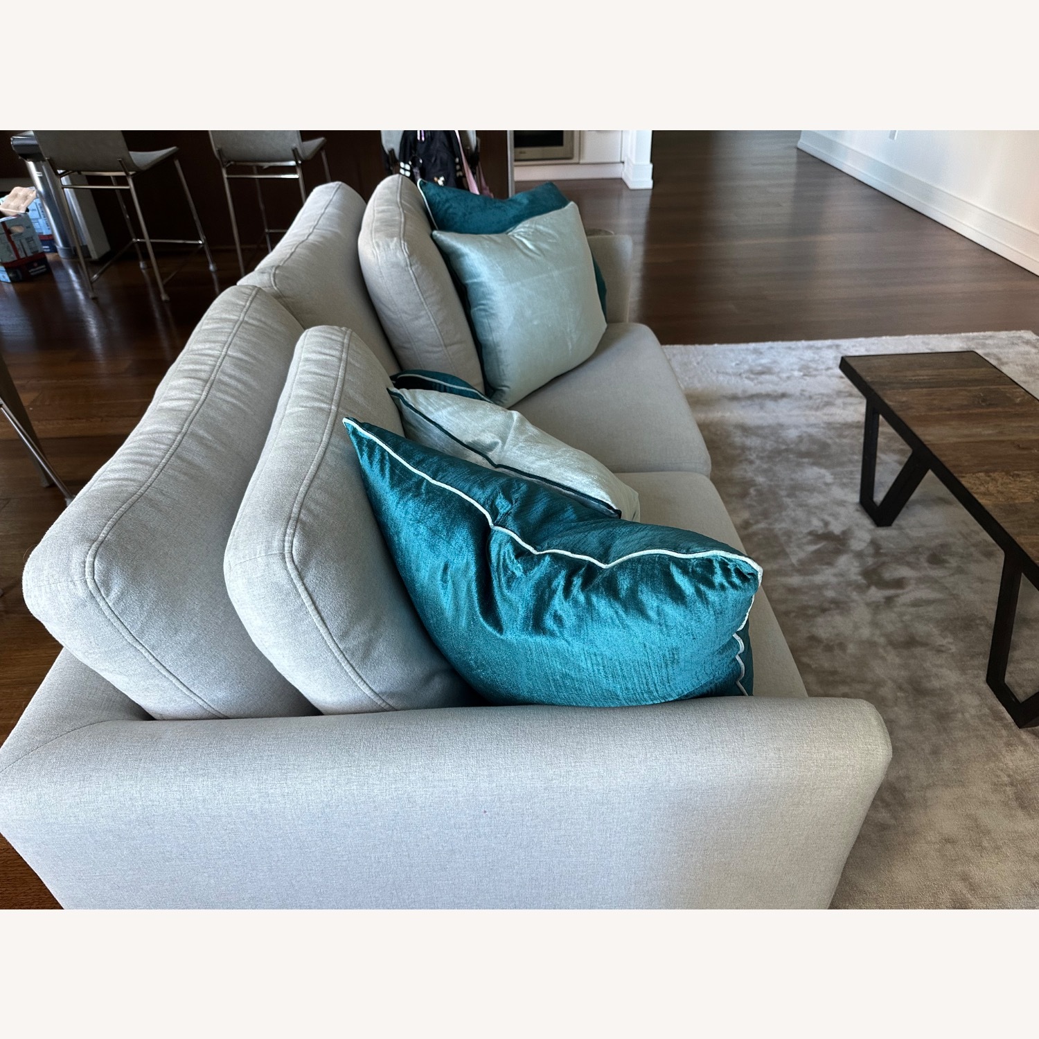 Casterly Pebble Loveseat - image-4