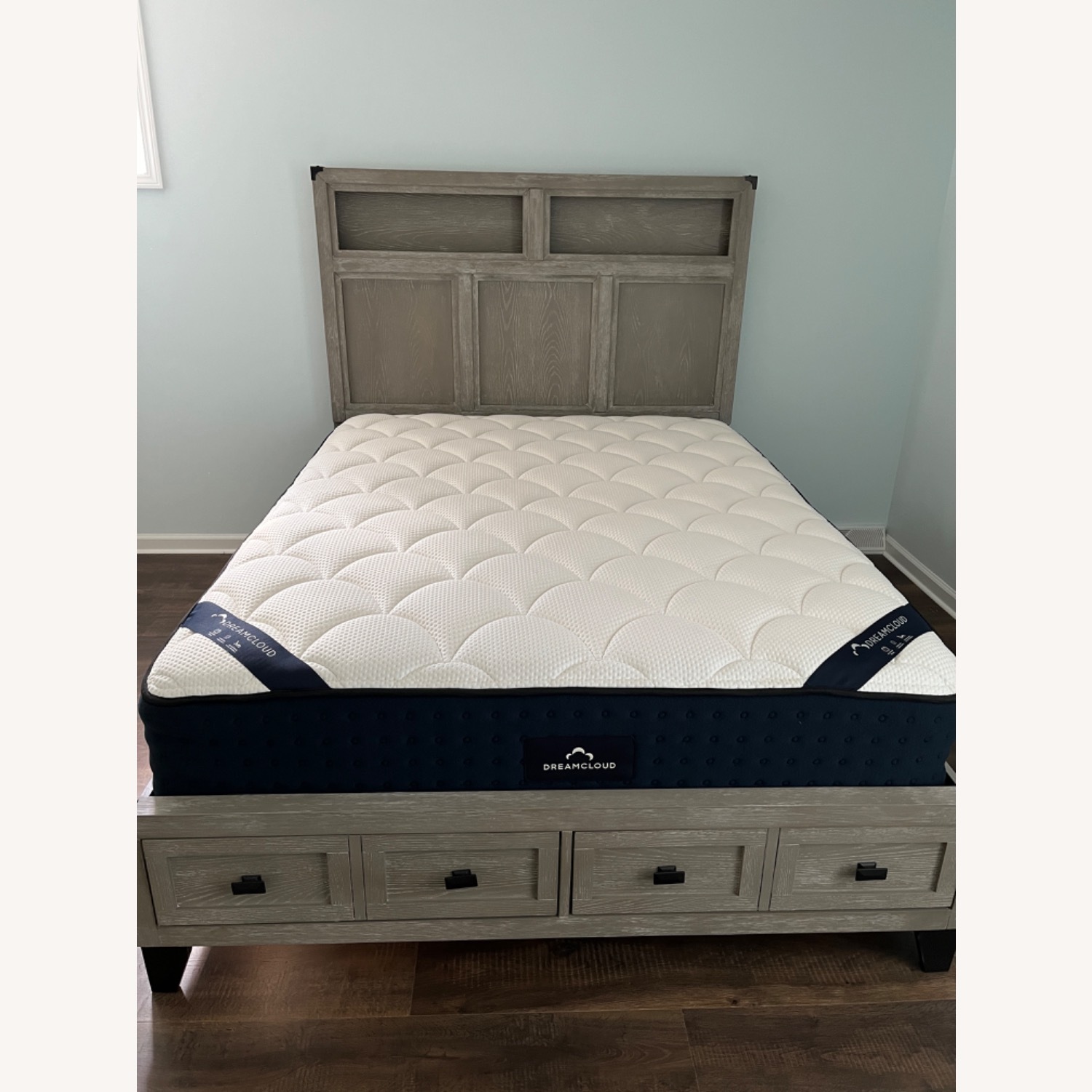 Bob's Discount Furniture Queen Bed - image-1