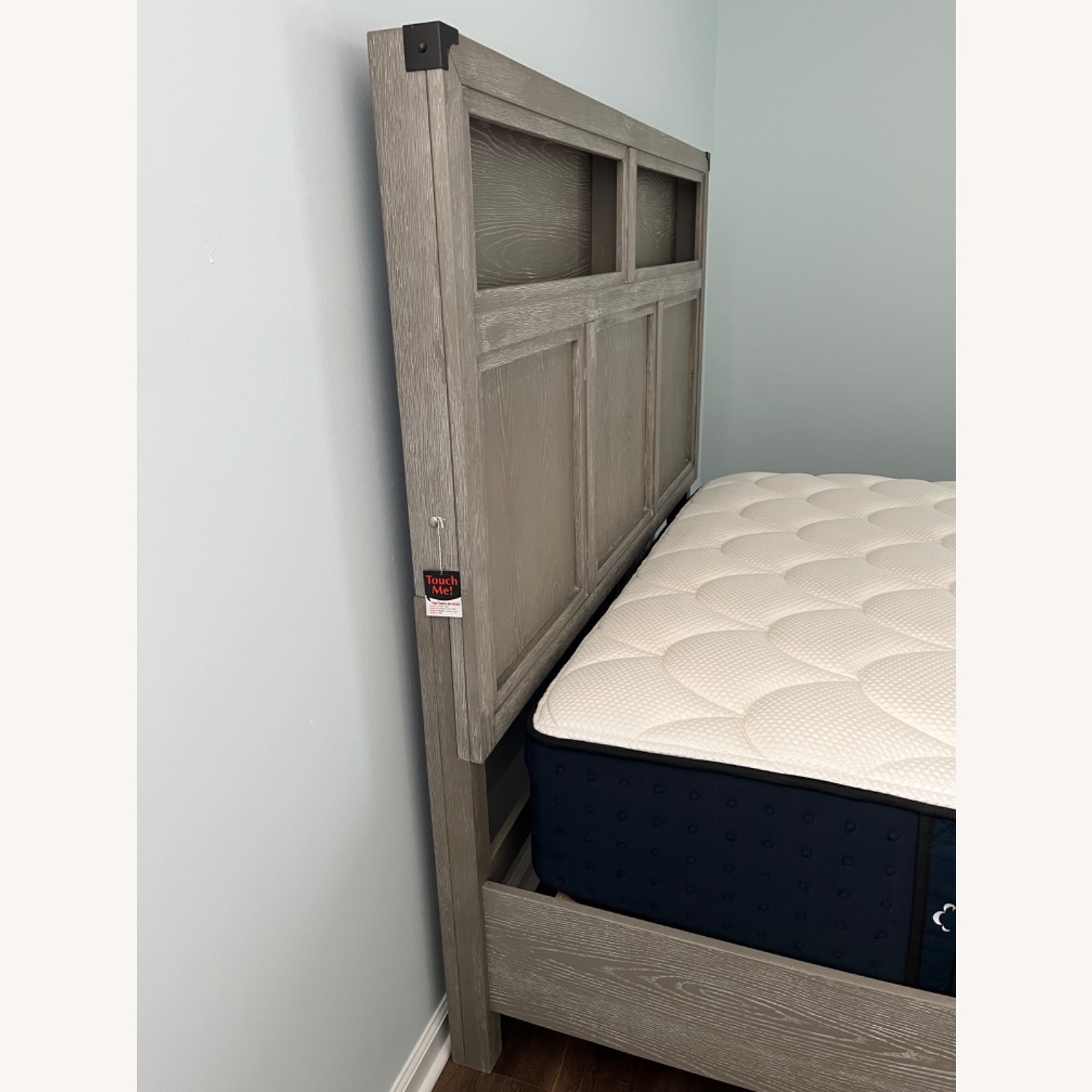 Bob's Discount Furniture Queen Bed - image-3