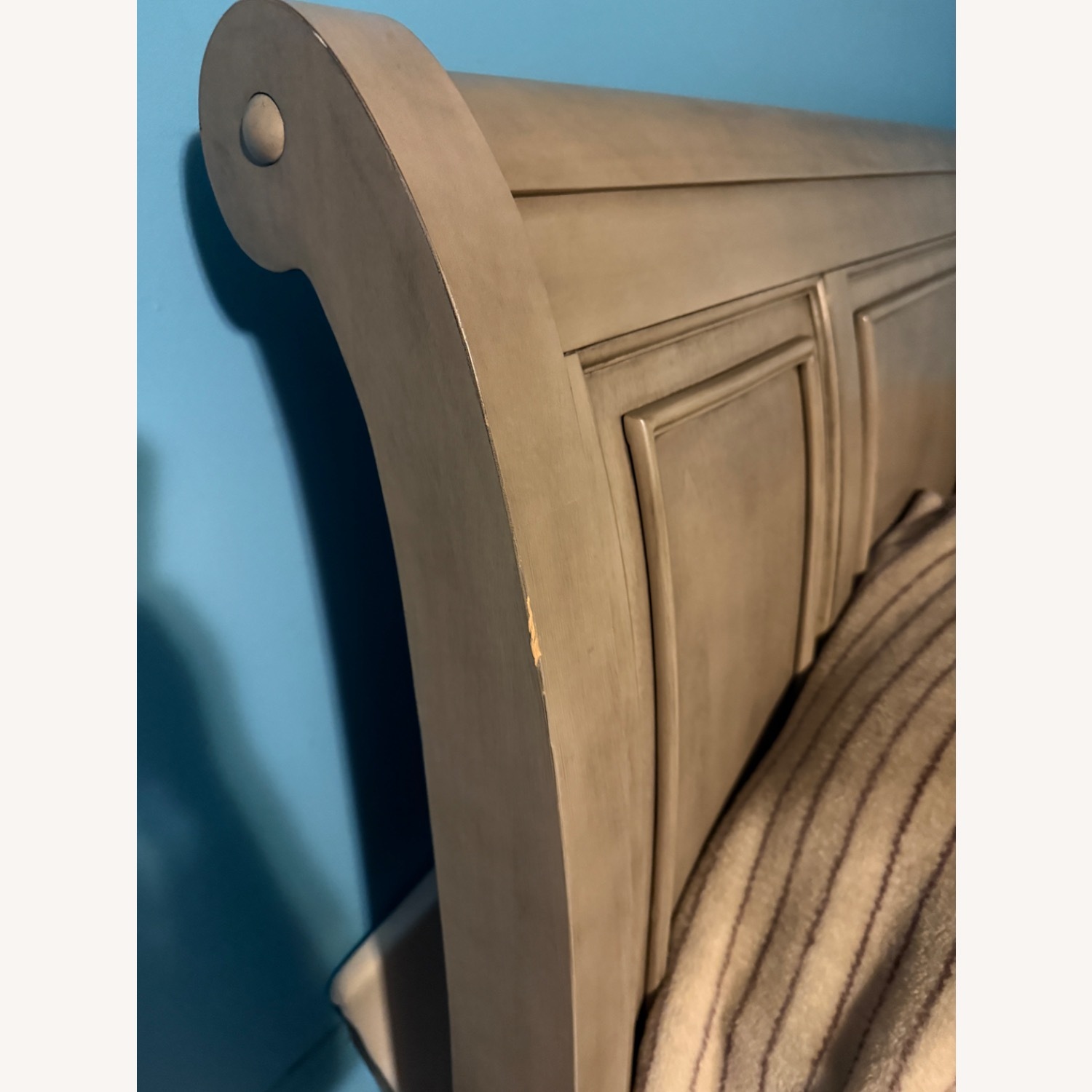 Ashley Furniture Robbinsdale Light Gray Queen Bed - image-2