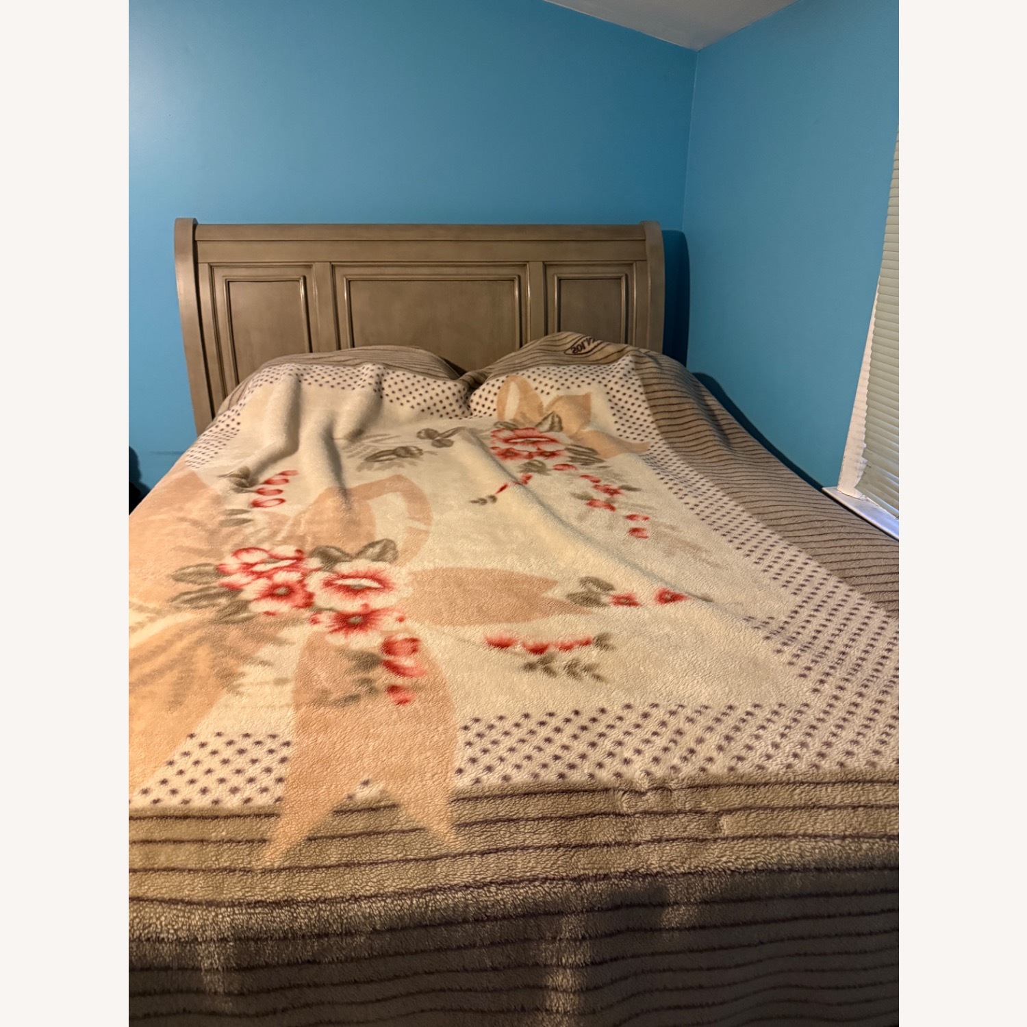 Ashley Furniture Robbinsdale Light Gray Queen Bed - image-1