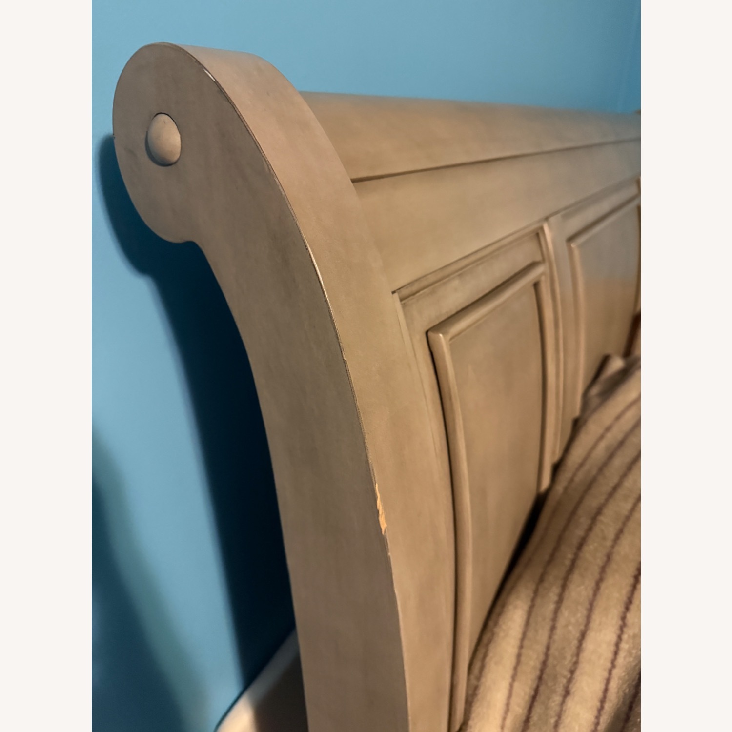 Ashley Furniture Robbinsdale Light Gray Queen Bed - image-3