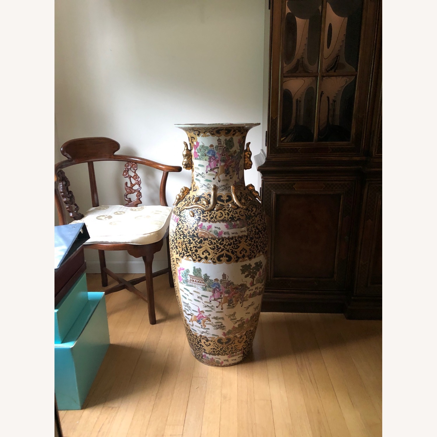 Vintage/Antique Finds Glass Décor - image-1