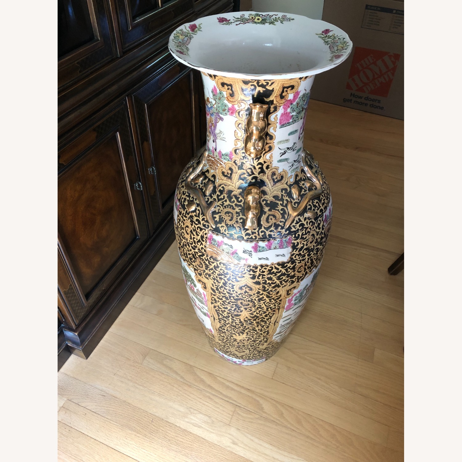 Vintage/Antique Finds Glass Décor - image-6