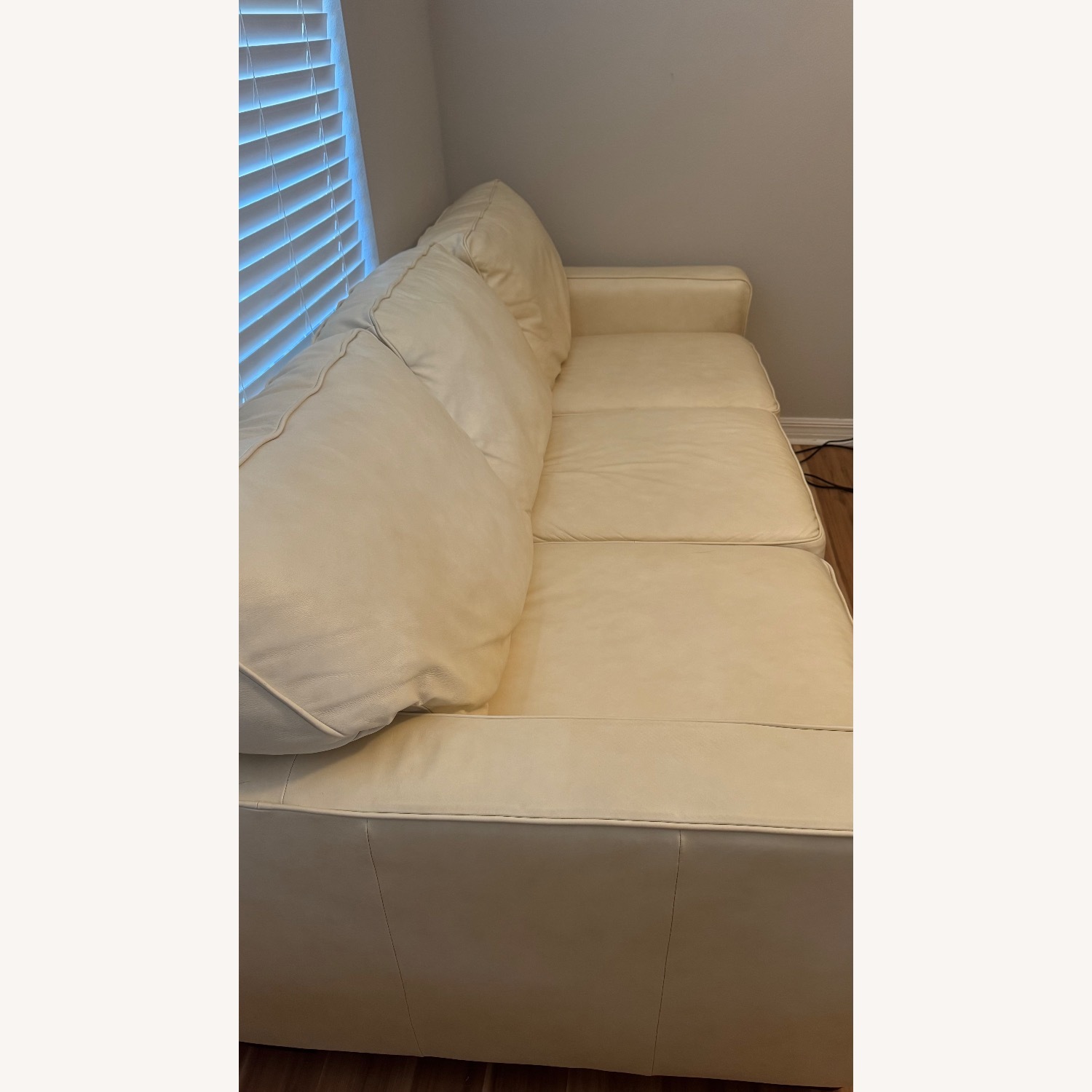 La-Z-Boy Meyer Eggshell Leather 3+ Seater Sofa - image-12