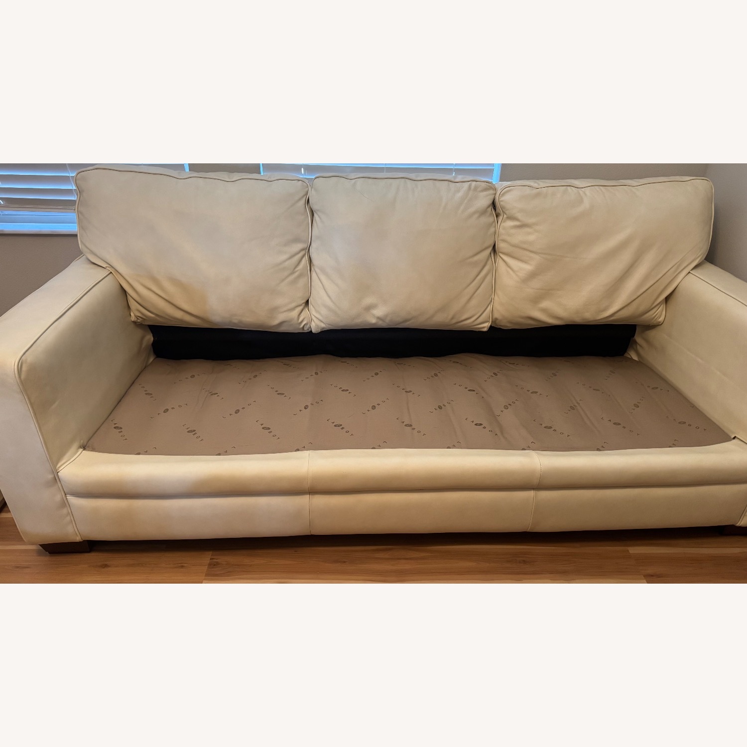 La-Z-Boy Meyer Eggshell Leather 3+ Seater Sofa - image-13
