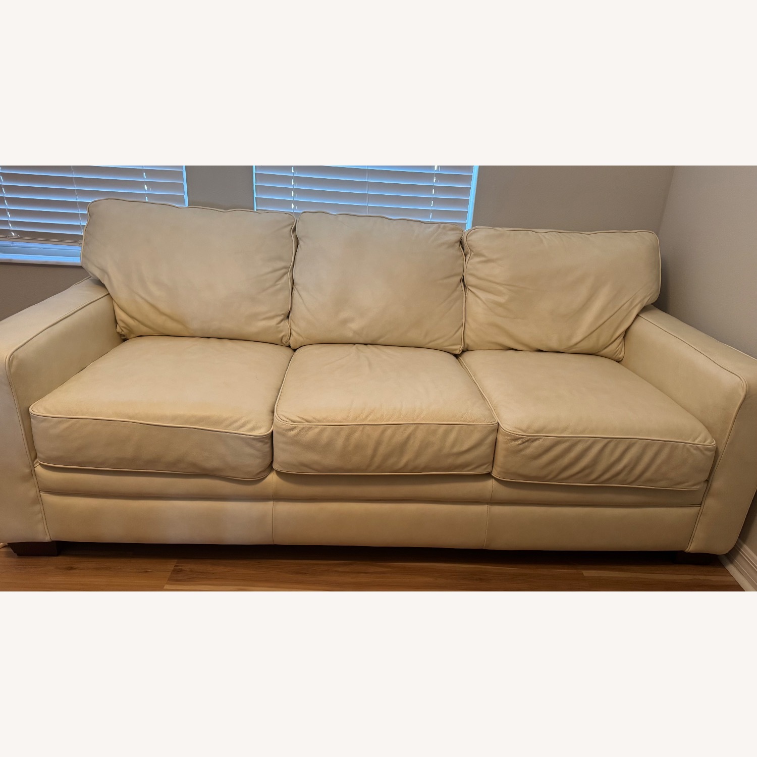La-Z-Boy Meyer Eggshell Leather 3+ Seater Sofa - image-11