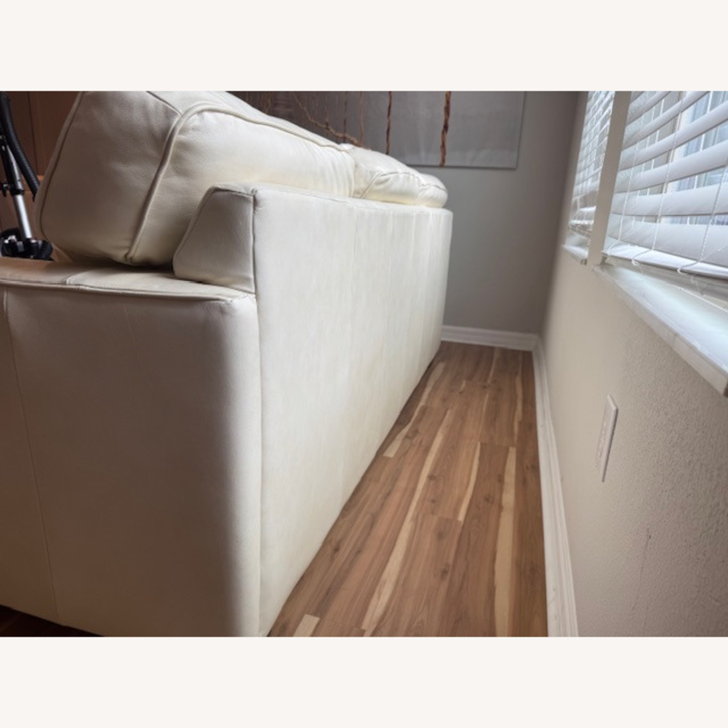 La-Z-Boy Meyer Eggshell Leather 3+ Seater Sofa - image-5