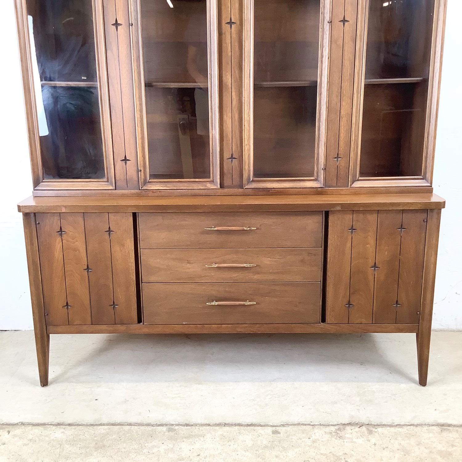 Mid-Century Saga Sideboard by Broyhill - image-2