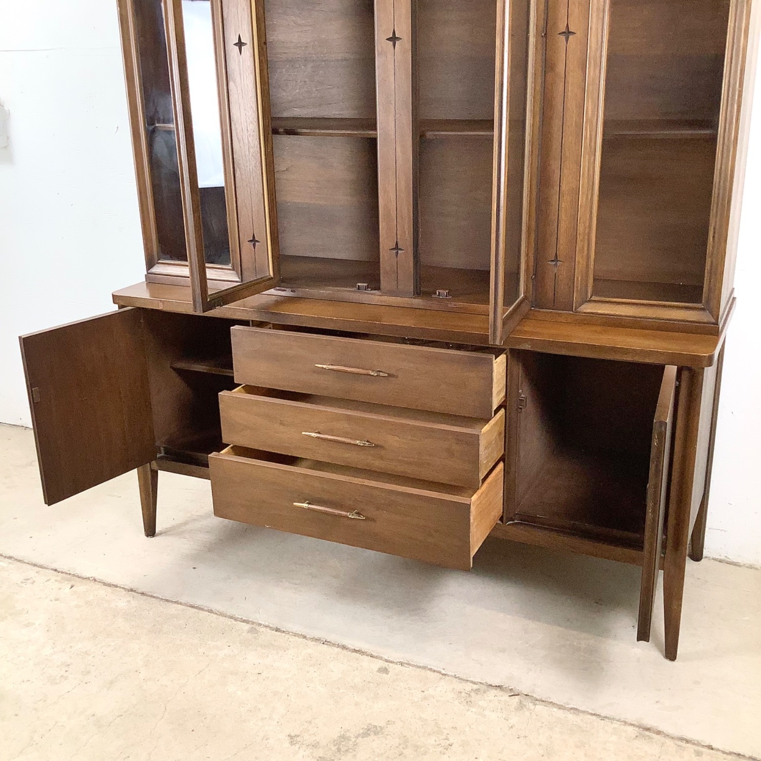 Mid-Century Saga Sideboard by Broyhill - image-8