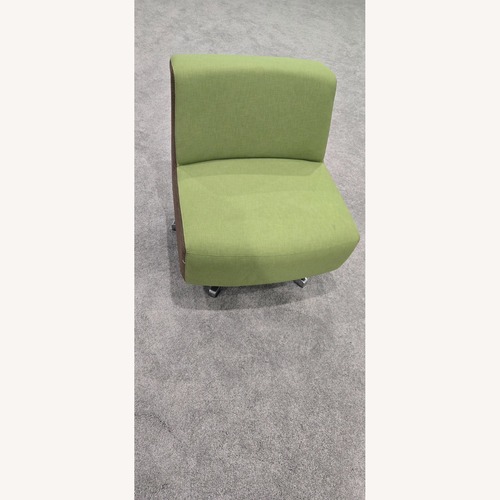 Used Gunlocke Sitting Chair Green Polyurethane Office for sale on AptDeco