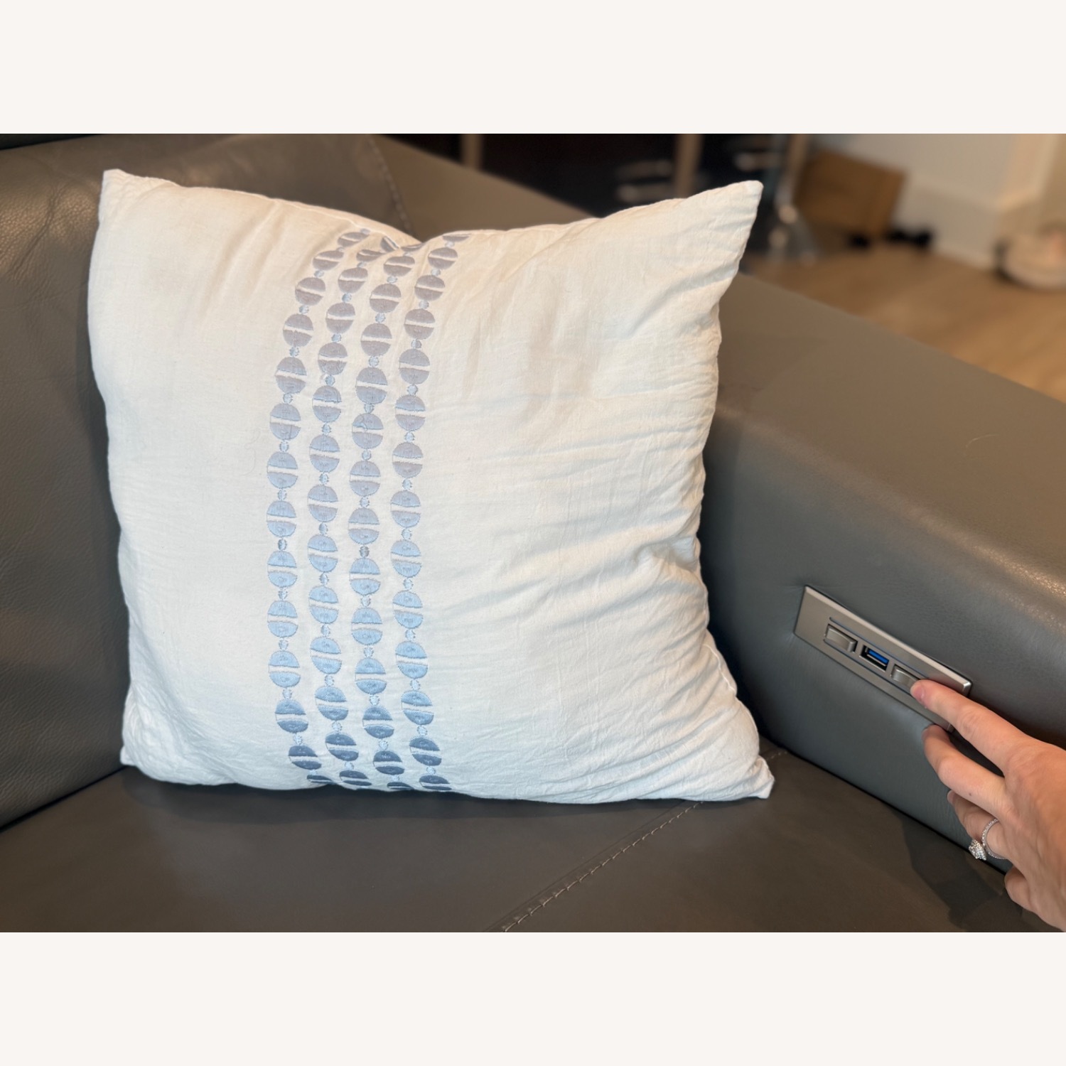 Ashley Furniture Texline Light Gray Leather Loveseat - image-10