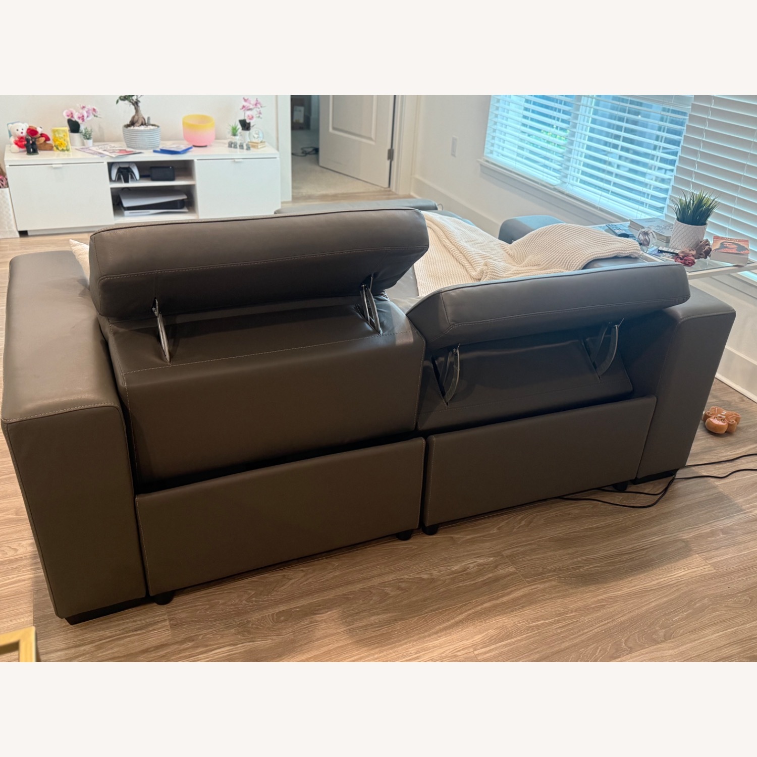 Ashley Furniture Texline Light Gray Leather Loveseat - image-8