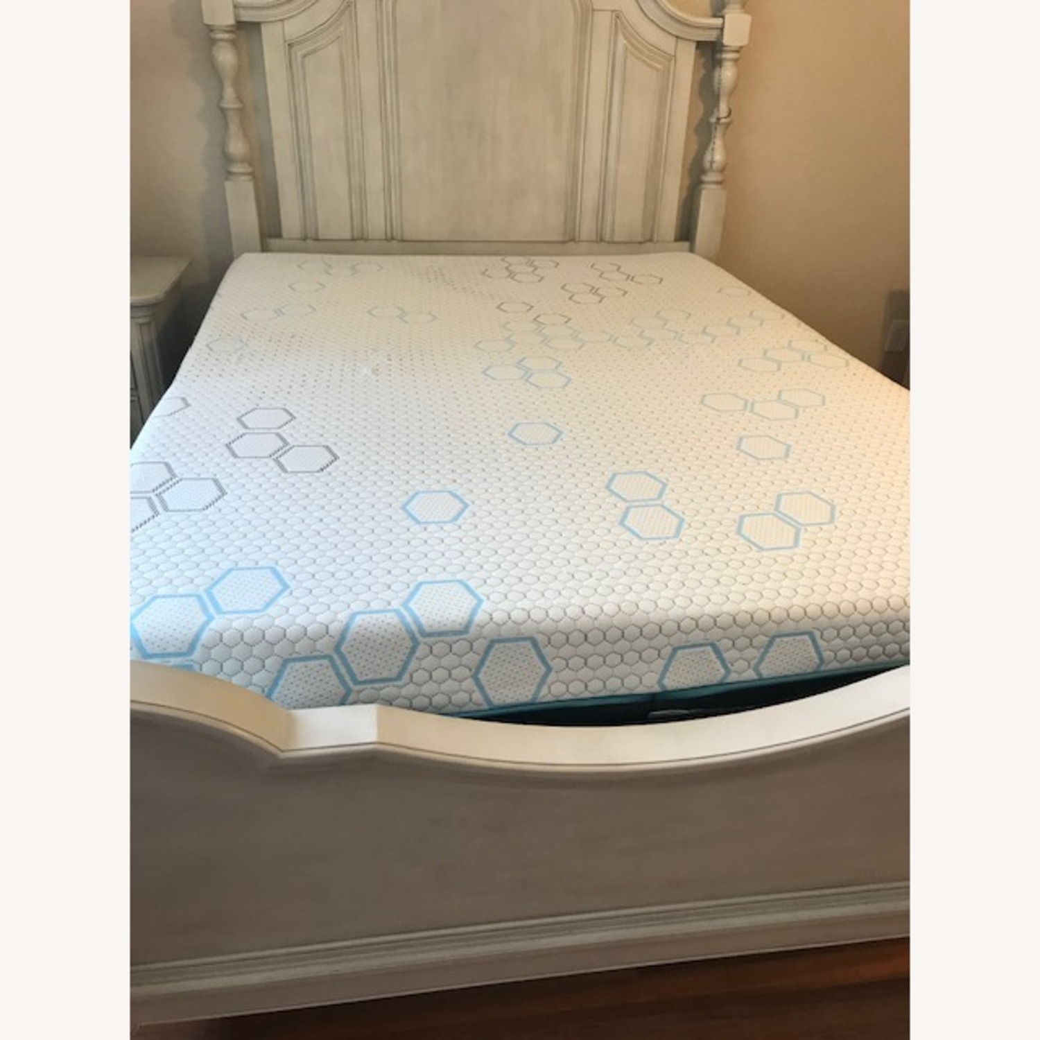 Living Spaces White Wood Queen Bed - image-2