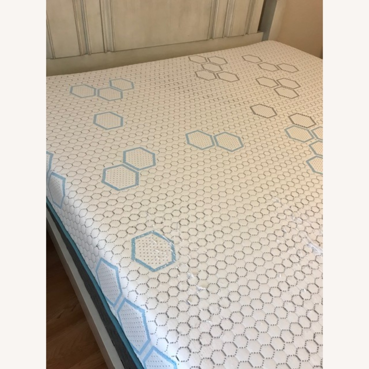 Living Spaces White Wood Queen Bed - image-3