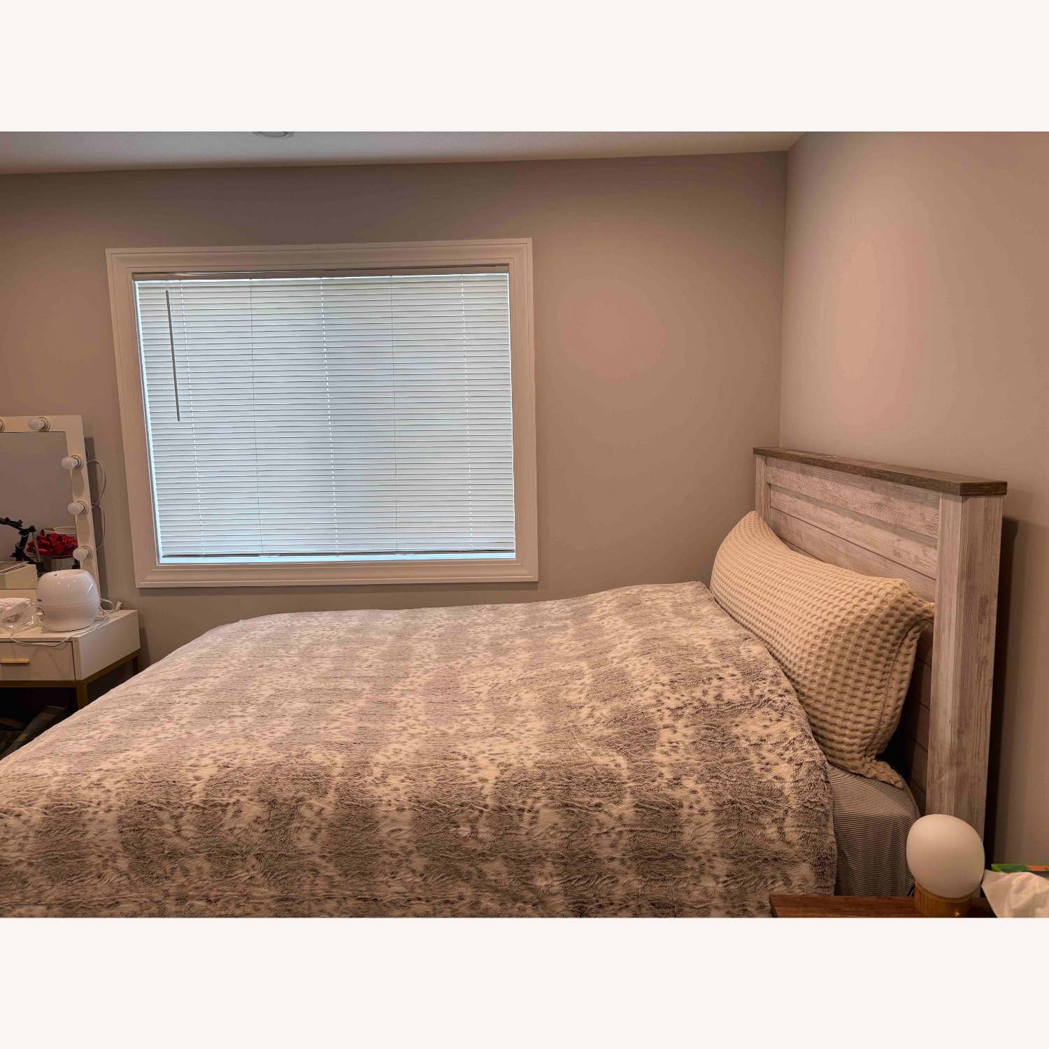 Ashley Furniture Willowton White Wood Queen Bed - image-3