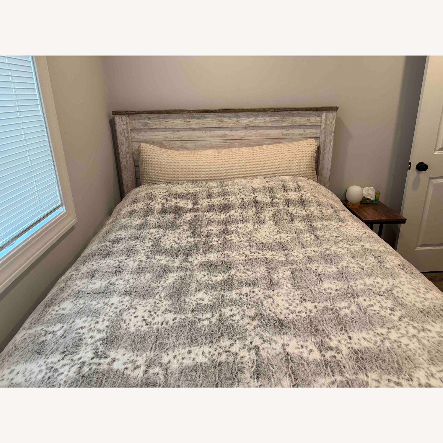 Ashley Furniture Willowton White Wood Queen Bed - image-1