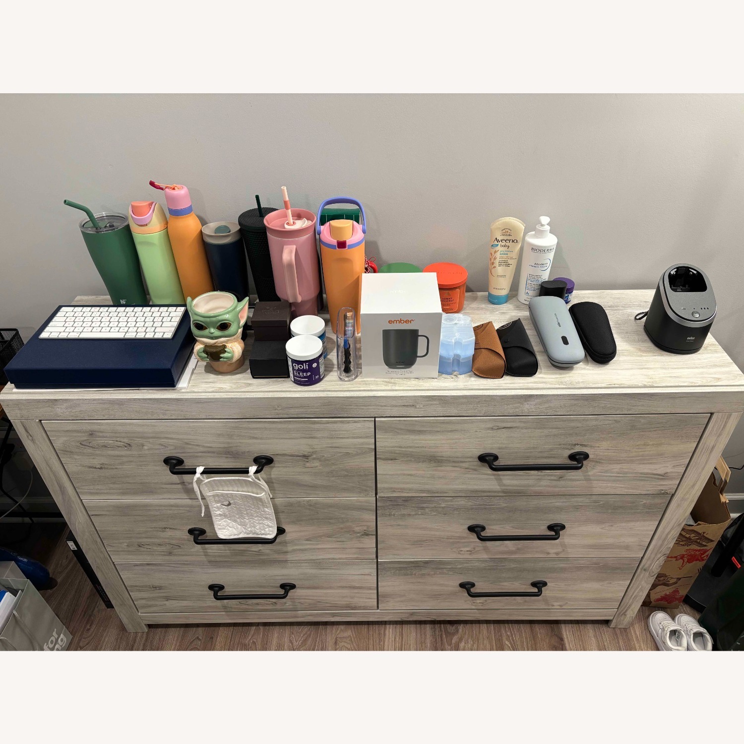 Ashley Furniture Cambeck 6 Drawer Dresser - image-3