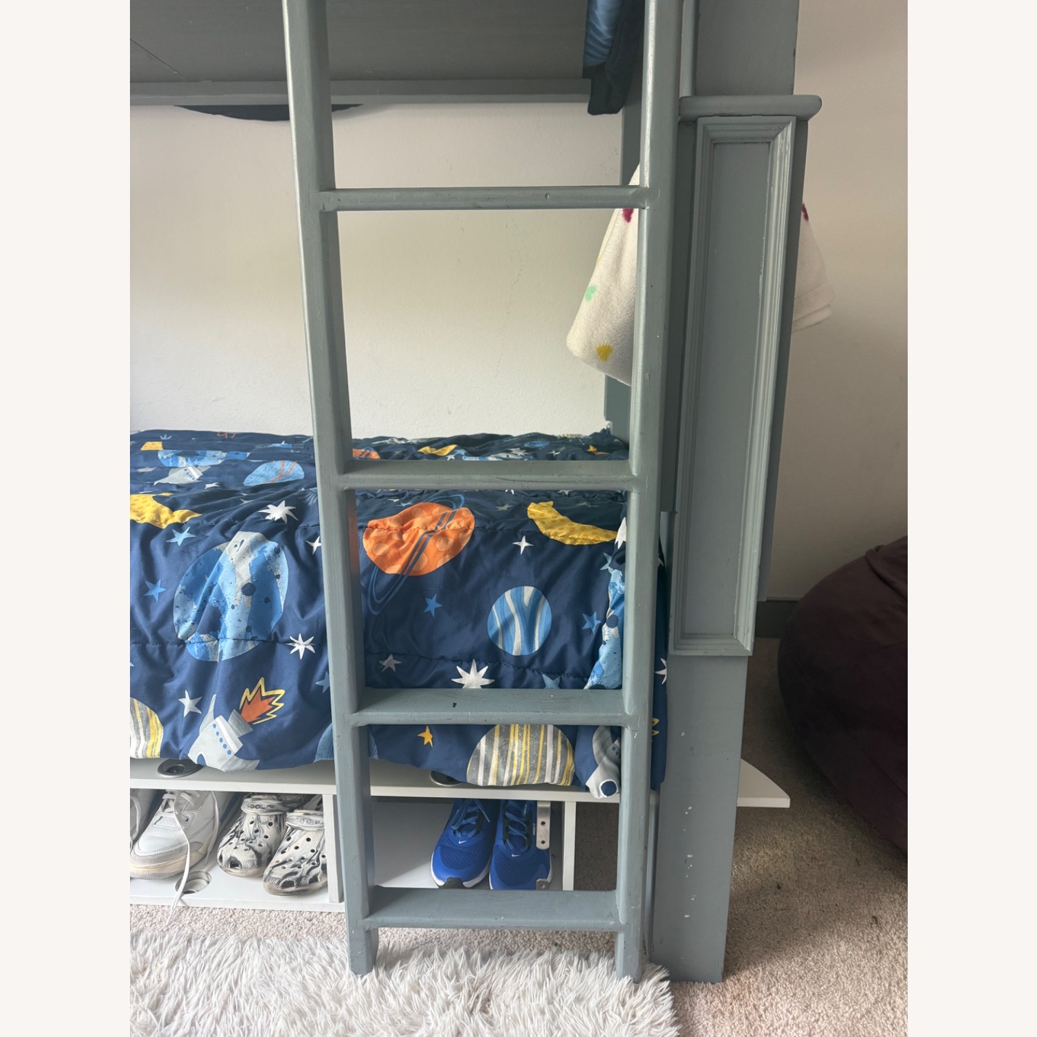 Light Gray/Blue Wood Twin Bunk Bed - image-4