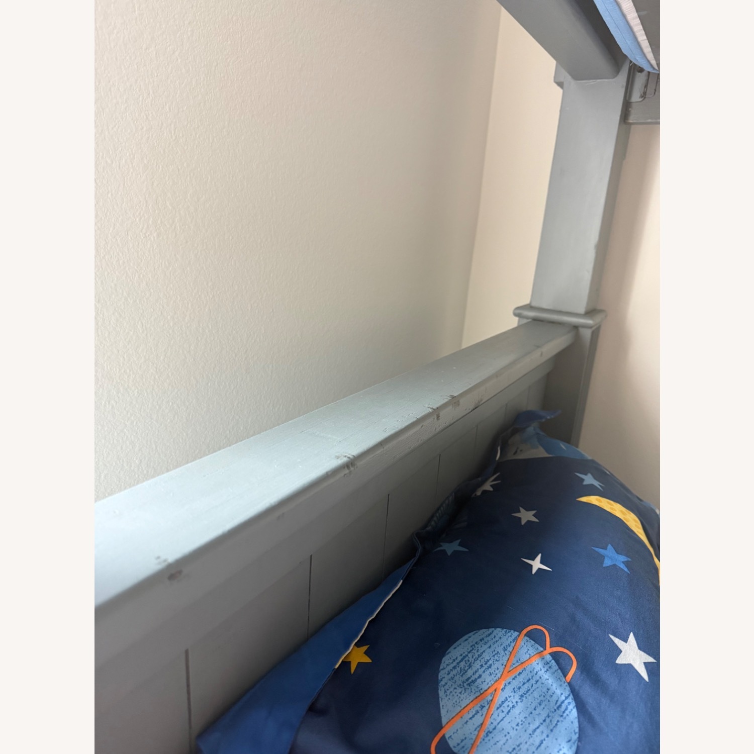 Light Gray/Blue Wood Twin Bunk Bed - image-7