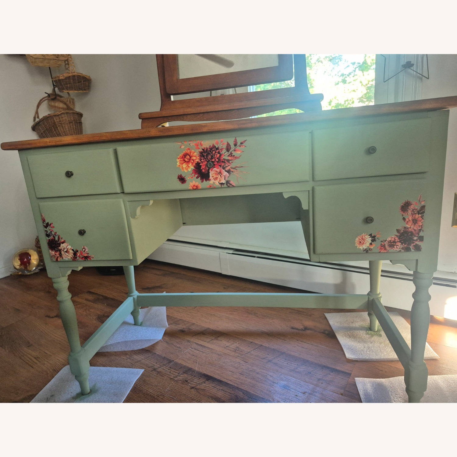 Ethan Allen Vintage Vanity - image-4
