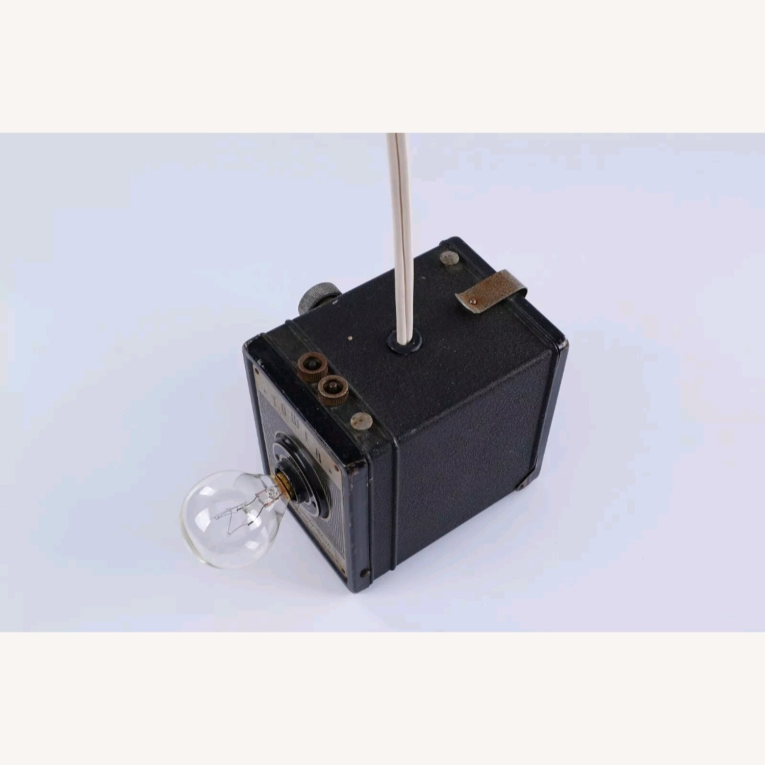 Vintage Camera Lamp – Tower One-Twenty Flash  - image-7