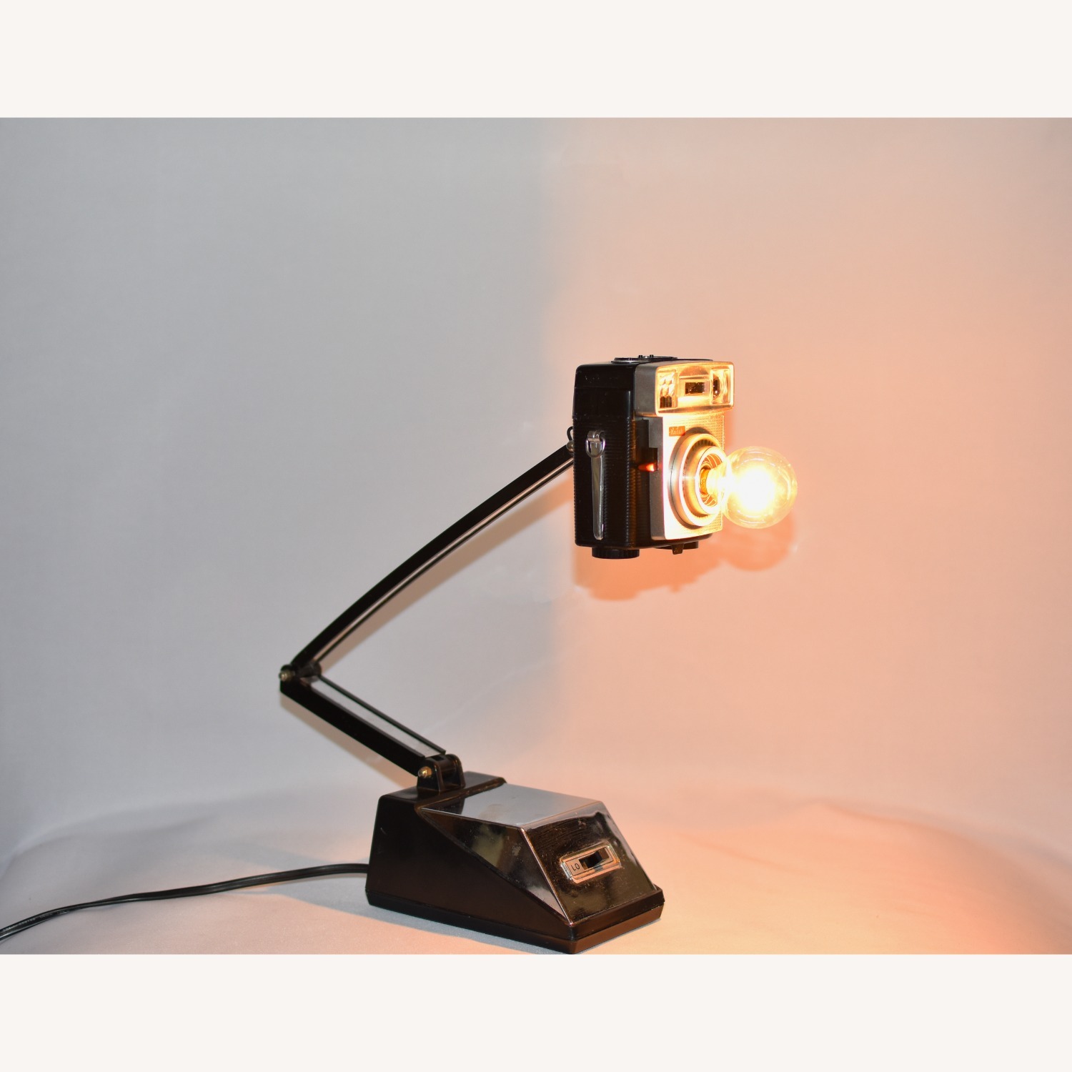 Vintage Camera Desk Lamp – Adjustable Arm  - image-7