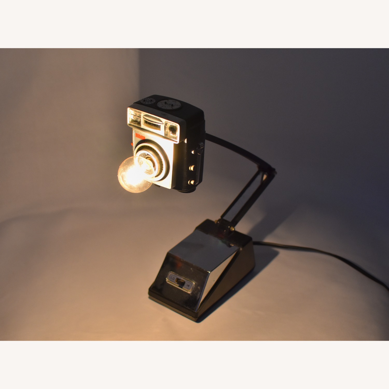Vintage Camera Desk Lamp – Adjustable Arm  - image-6
