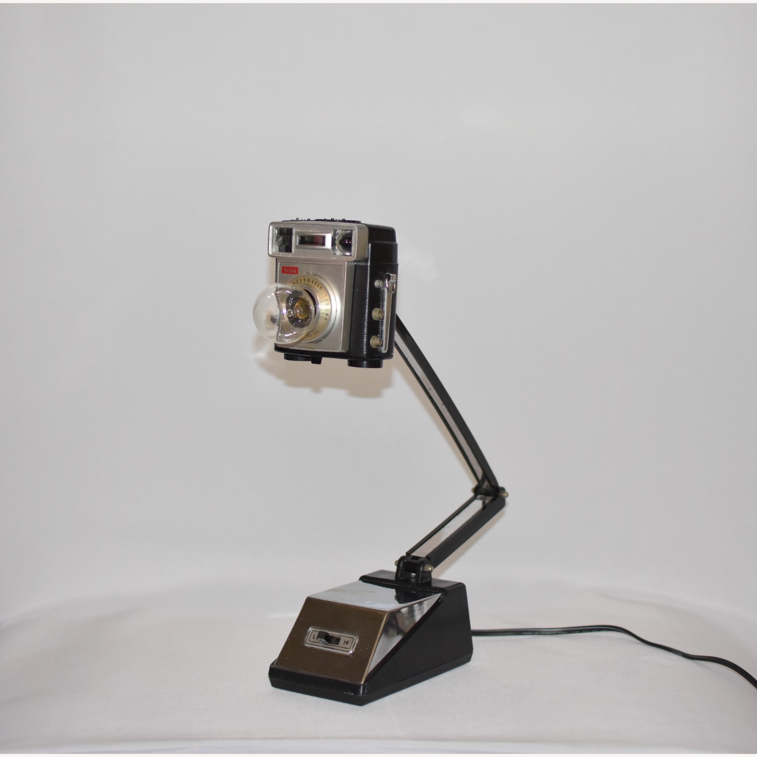 Vintage Camera Desk Lamp – Adjustable Arm  - image-2