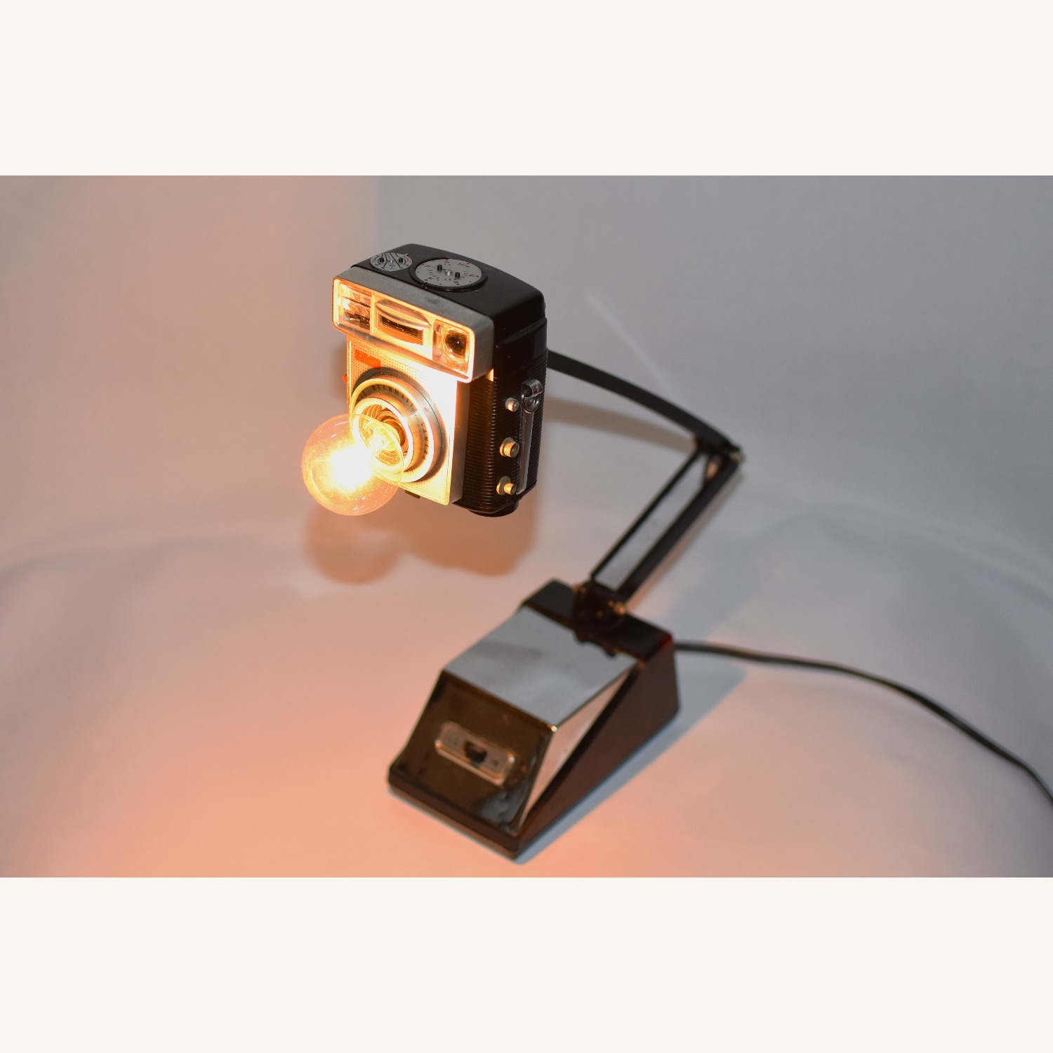 Vintage Camera Desk Lamp – Adjustable Arm  - image-5