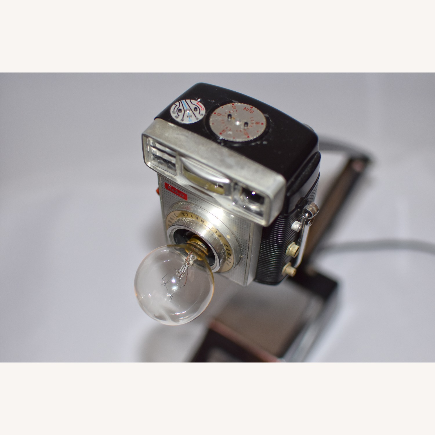Vintage Camera Desk Lamp – Adjustable Arm  - image-4