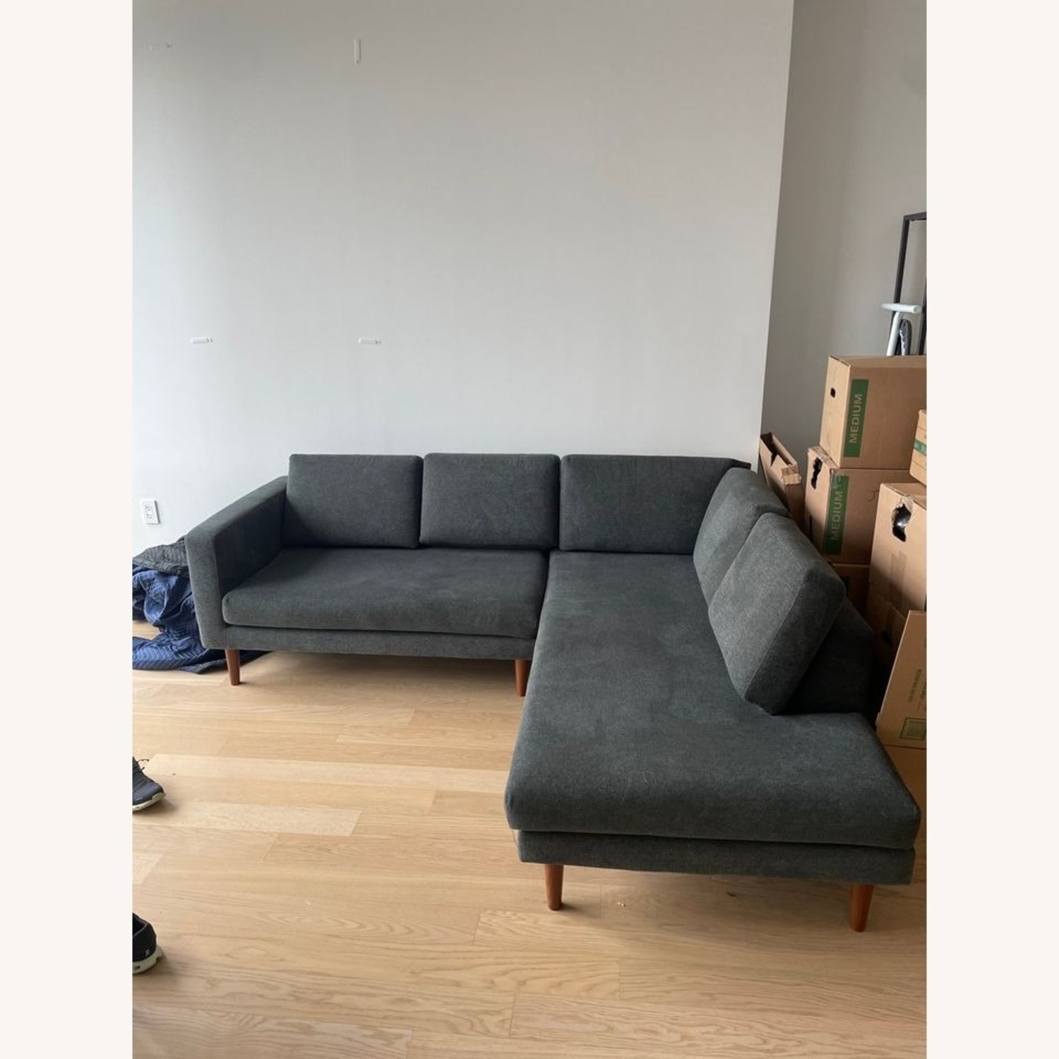 Wade Logan L Couch upholstered Sectional - image-2