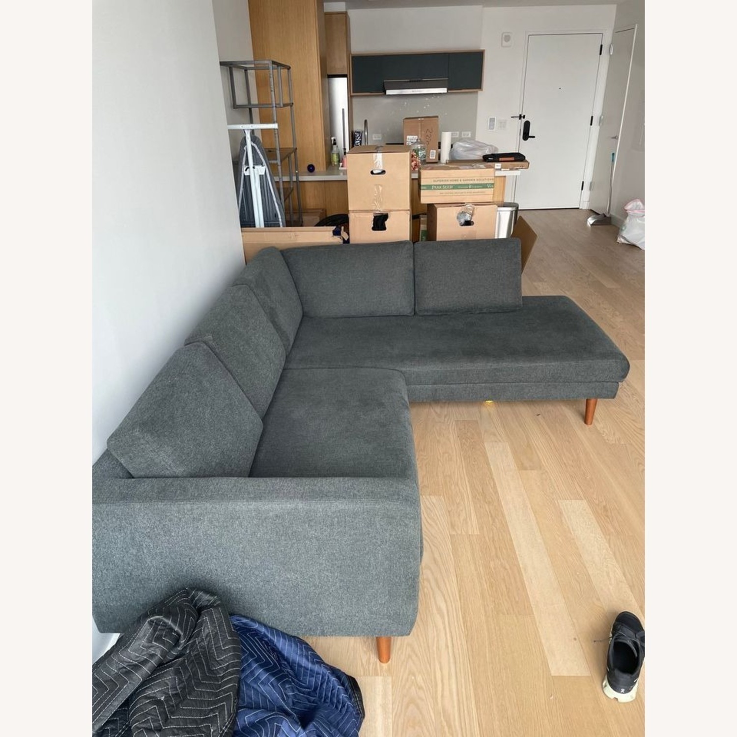 Wade Logan L Couch upholstered Sectional - image-3