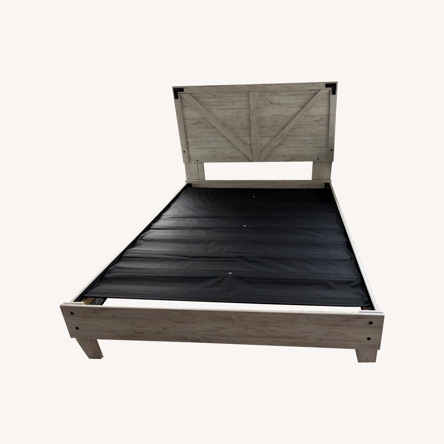 Ashley Furniture Shawburn Queen Platform Bed - image-0