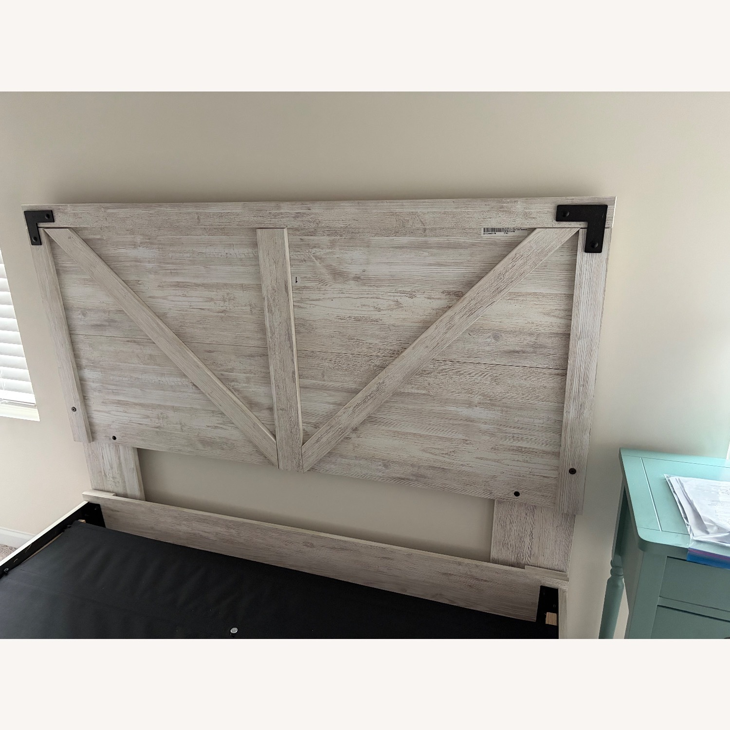 Ashley Furniture Shawburn Queen Platform Bed - image-4