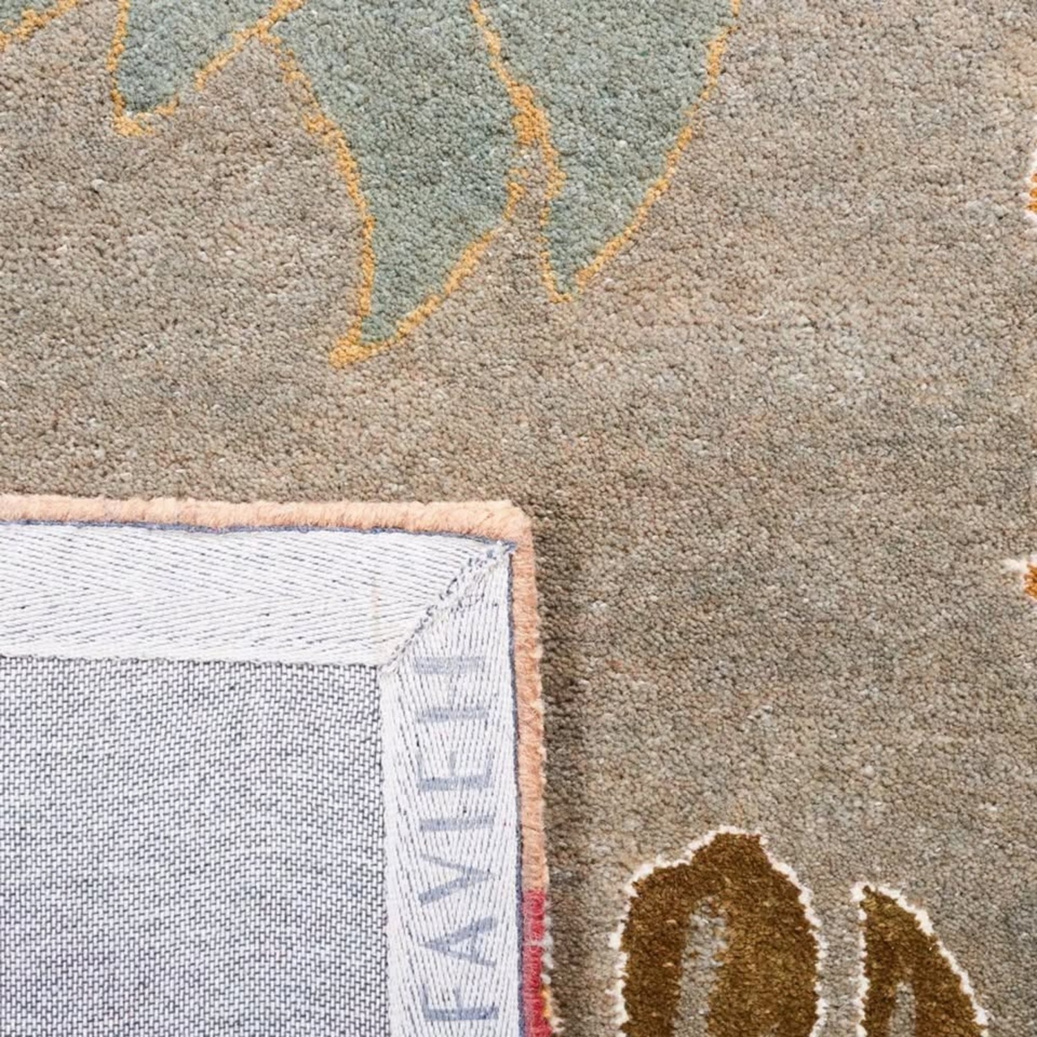 Safavieh Jakahri Hand Tufted Wool Floral Rug  - image-3