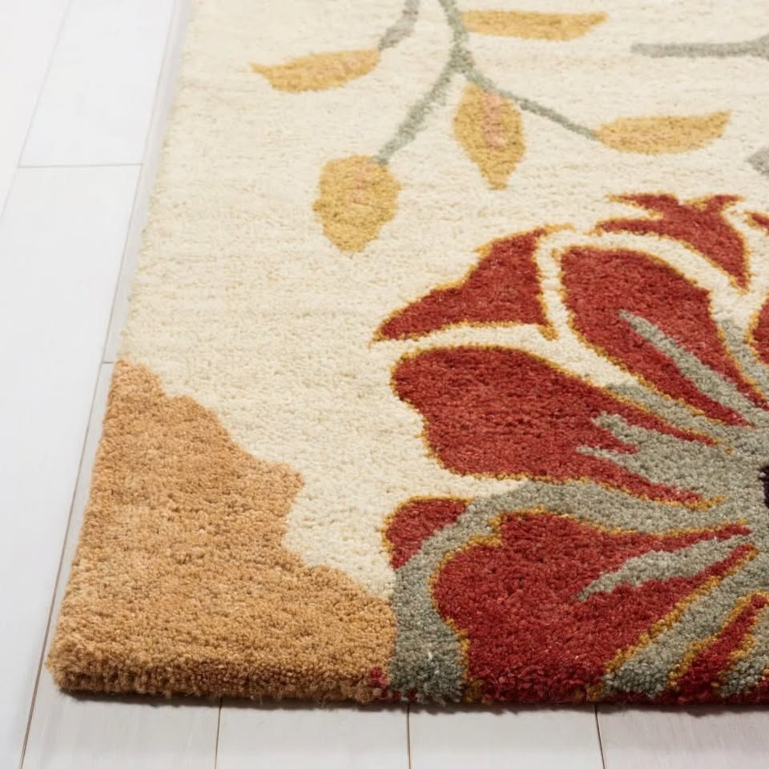 Safavieh Jakahri Hand Tufted Wool Floral Rug  - image-2