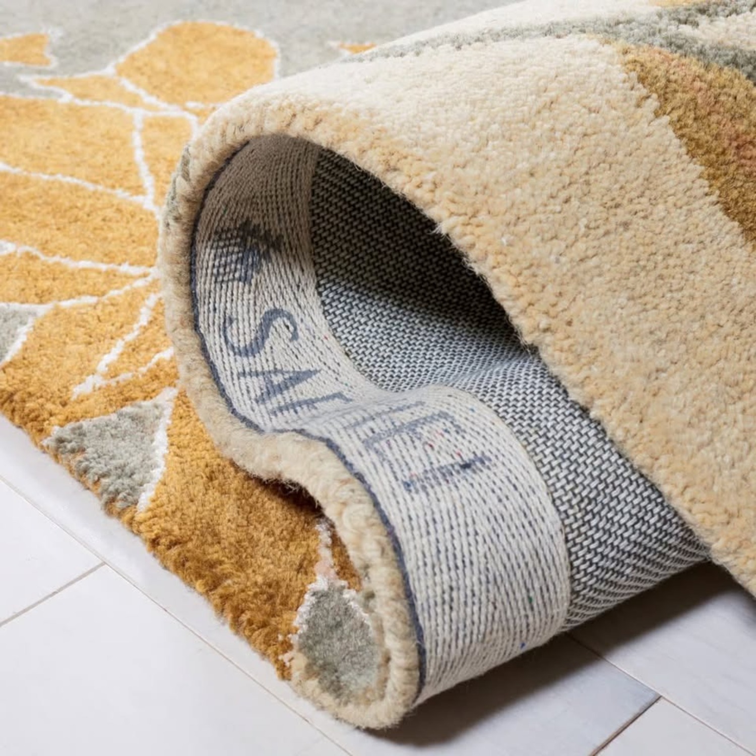 Safavieh Jakahri Hand Tufted Wool Floral Rug  - image-1