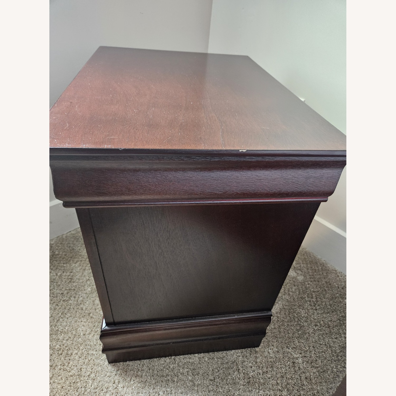 Wooded 6 Drawer Dresser and 2 Nightstands - image-9