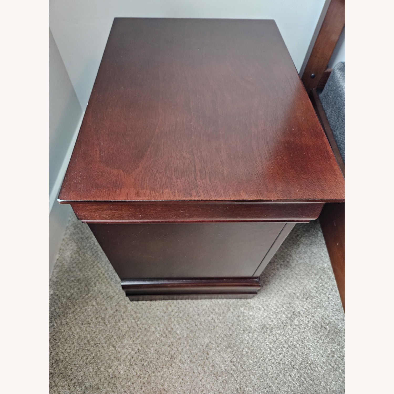 Wooded 6 Drawer Dresser and 2 Nightstands - image-7