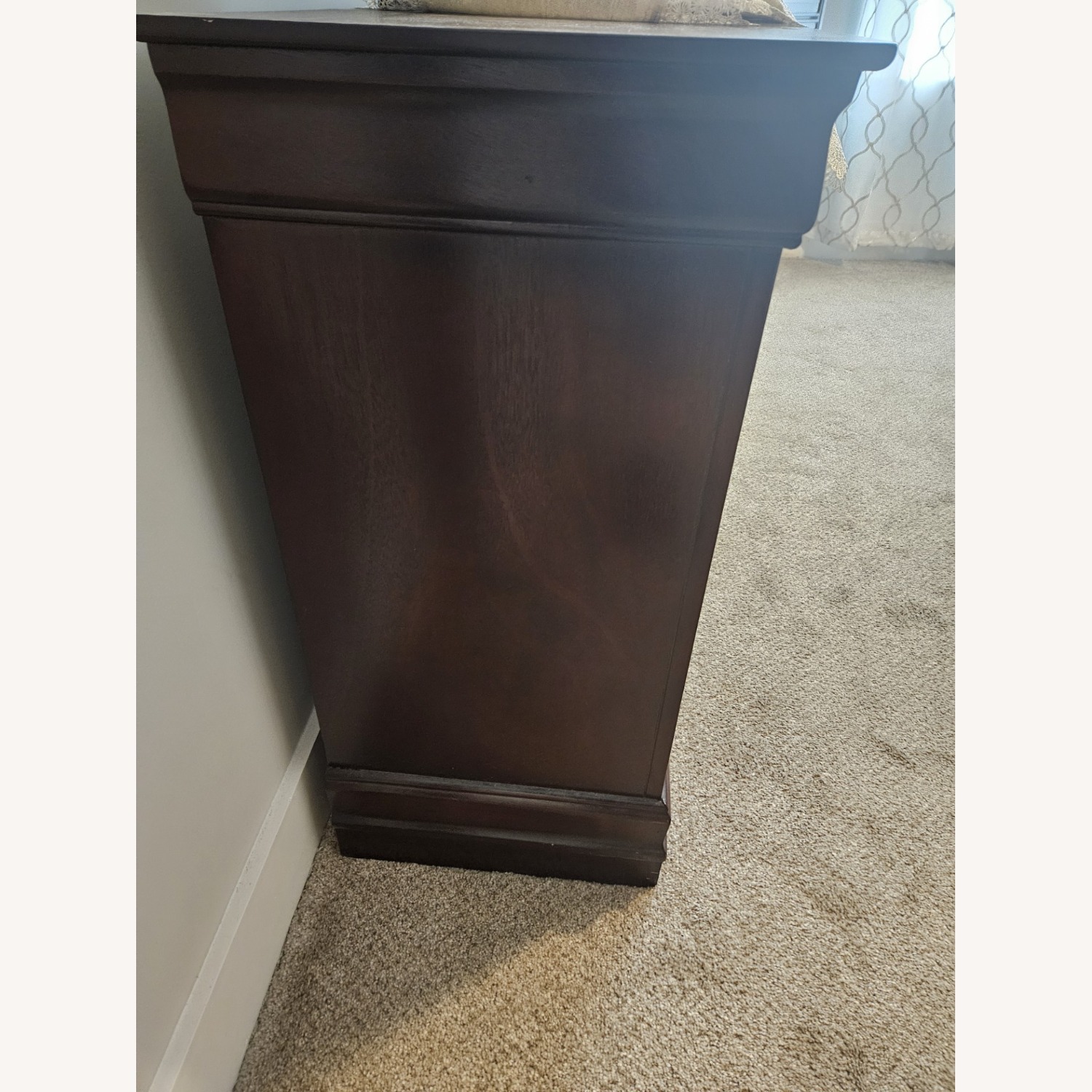 Wooded 6 Drawer Dresser and 2 Nightstands - image-14