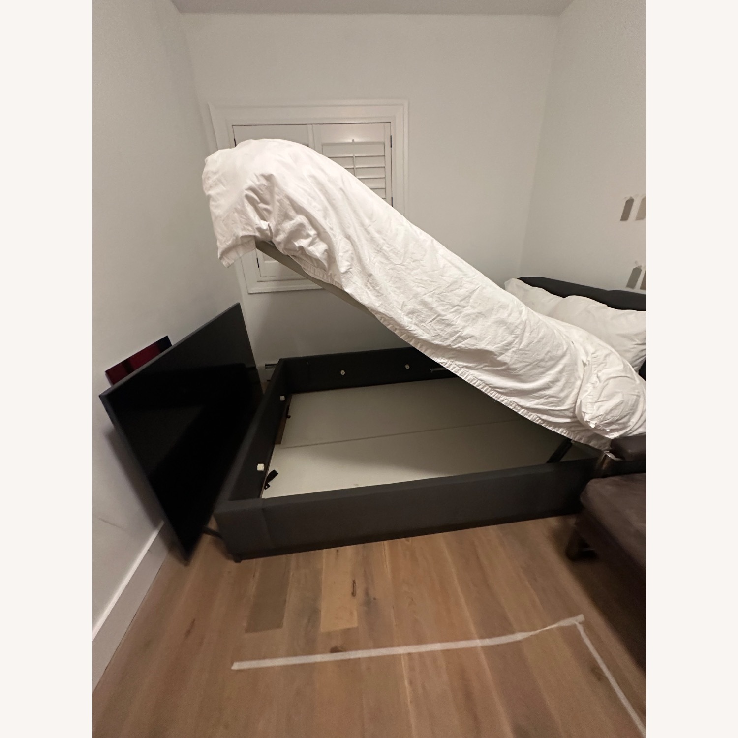 Lazzoni Dark Gray Fabric Queen Bed - image-3