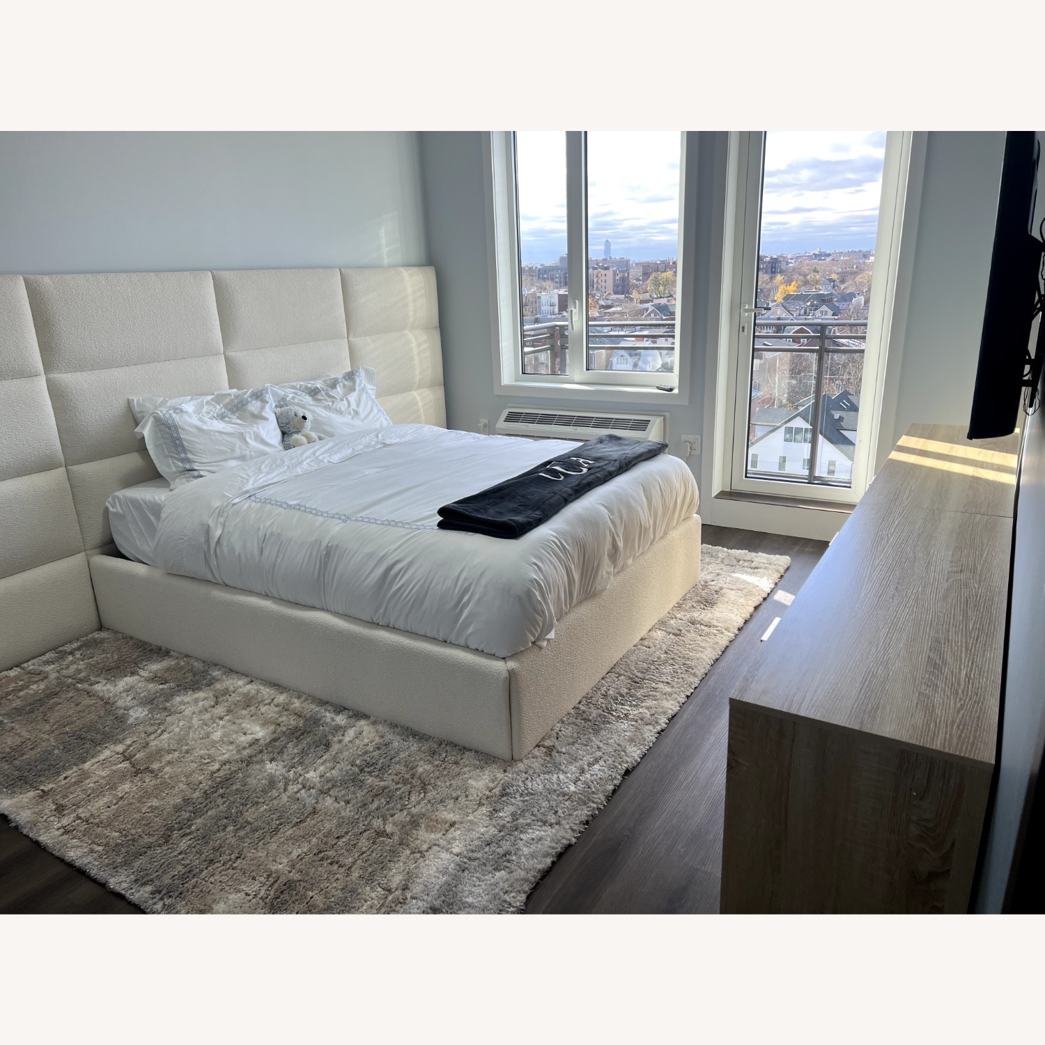 TOV Eliana Velvet Bed with Wings - image-3