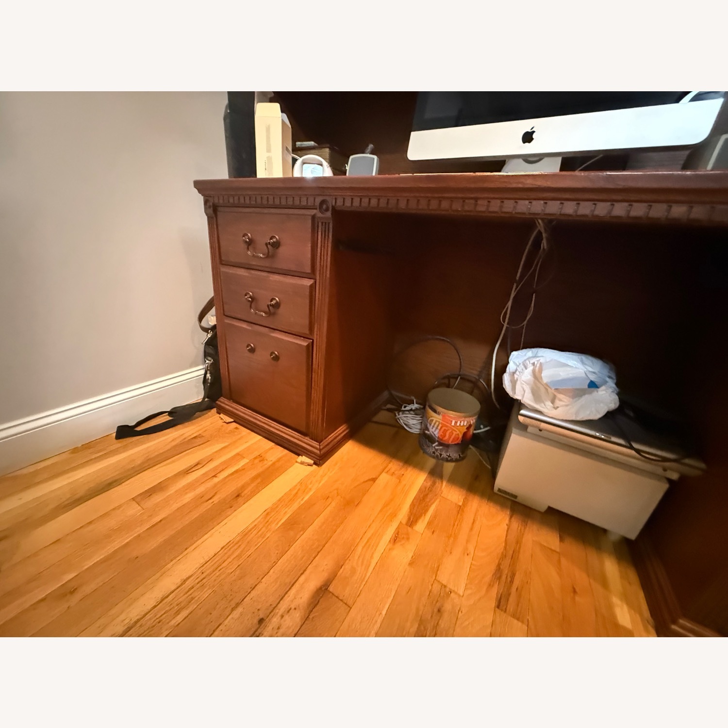 Computer Desk with Hutch - image-3