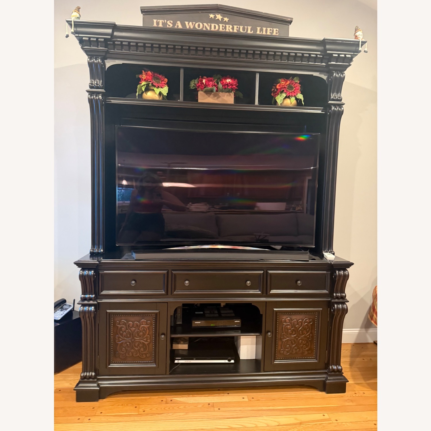 Raymour & Flanigan Media Console with Hutch - image-3